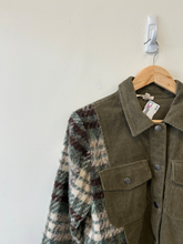 Load image into Gallery viewer, Mystree Outerwear Size Small
