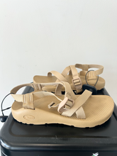 Load image into Gallery viewer, Chaco Sandals Womens 9
