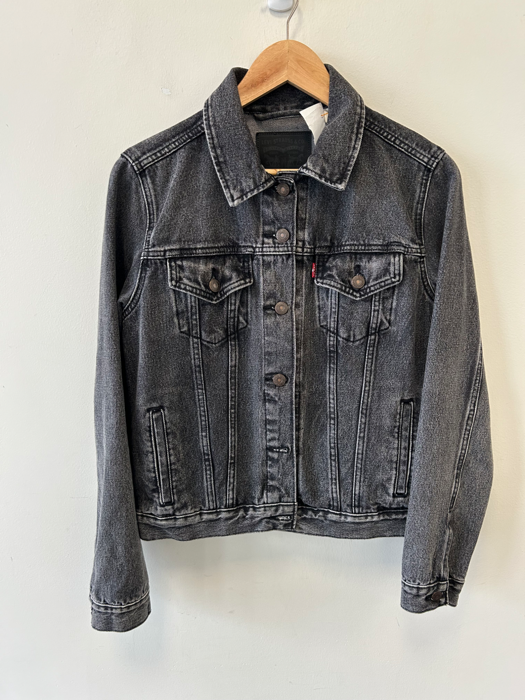 Levi Outerwear Size Large