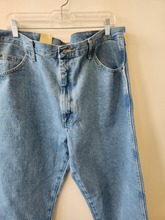 Load image into Gallery viewer, Wrangler Denim Size 40
