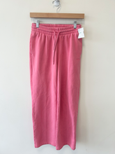 Load image into Gallery viewer, Aritzia Athletic Pants Size Extra Small
