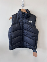 Load image into Gallery viewer, North Face Outerwear Size Medium
