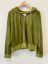 Load image into Gallery viewer, Bp Sweatshirt Size 3XL
