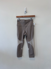 Load image into Gallery viewer, Alo Athletic Pants Size Small
