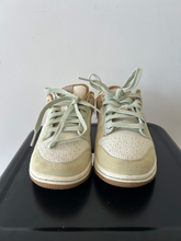 Load image into Gallery viewer, Nike Womens Athletic Shoes Womens 6
