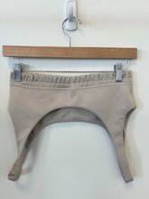 Load image into Gallery viewer, Lulu Lemon Sports Bra Size Medium
