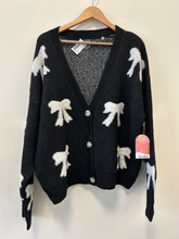 Load image into Gallery viewer, Arula Sweater Size 3XL
