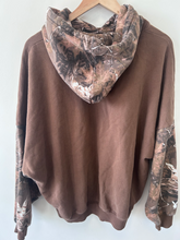 Load image into Gallery viewer, Pac Sun Sweatshirt Size Medium
