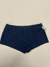 Load image into Gallery viewer, Edikted Shorts Size Medium
