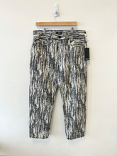 Load image into Gallery viewer, True Religion Pants Size 34
