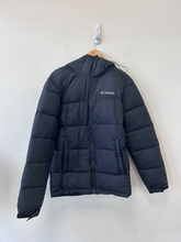 Load image into Gallery viewer, Columbia Heavy Outerwear Size Large
