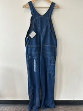 Load image into Gallery viewer, Carhartt Overalls Size 32
