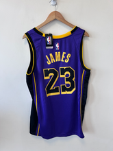 Load image into Gallery viewer, Jordan Athletic Top Size Large
