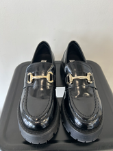 Load image into Gallery viewer, Steve Madden Dress Shoes Womens 6.5
