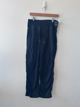 Load image into Gallery viewer, Lululemon Athletic Pants Size 7/8 (29)
