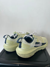 Load image into Gallery viewer, Nike Casual Shoes Womens 9
