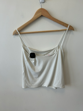 Load image into Gallery viewer, Lulu Lemon Athletic Top Size Medium
