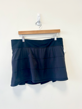 Load image into Gallery viewer, Lulu Lemon Athletic Shorts Size Large
