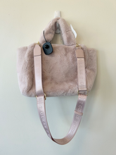 Load image into Gallery viewer, Guess Purse
