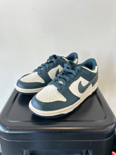 Load image into Gallery viewer, Nike Casual Shoes Womens 7
