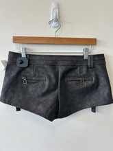 Load image into Gallery viewer, Edikted Shorts Size Medium
