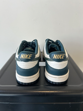 Load image into Gallery viewer, Nike Casual Shoes Womens 7
