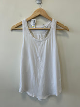 Load image into Gallery viewer, Lulu Lemon Athletic Top Size Small
