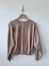 Load image into Gallery viewer, American Eagle Sweatshirt Size Medium
