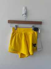 Load image into Gallery viewer, Lululemon Athletic Shorts Size 2
