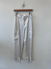 Load image into Gallery viewer, Babaton Pants Size Small
