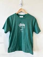 Load image into Gallery viewer, Nike Dri Fit T-shirt Size Medium
