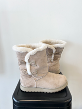 Load image into Gallery viewer, Skechers Boots Womens 7
