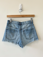 Load image into Gallery viewer, Pac Sun Shorts Size 2
