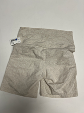 Load image into Gallery viewer, Tna Athletic Shorts Size Medium
