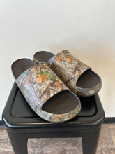Load image into Gallery viewer, Nike Sandals Mens 12
