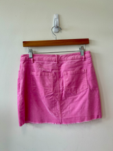 Load image into Gallery viewer, Forever 21 Short Skirt Size Medium
