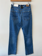 Load image into Gallery viewer, American Eagle Denim Size 1/2 (26)

