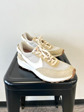 Load image into Gallery viewer, Nike Womens Athletic Shoes Womens 8
