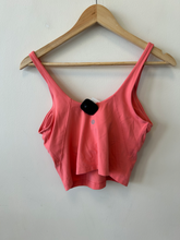 Load image into Gallery viewer, Lulu Lemon Athletic Top Size Medium
