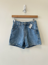 Load image into Gallery viewer, Princess Polly Shorts Size 2
