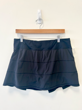Load image into Gallery viewer, Lulu Lemon Athletic Shorts Size Large
