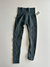 Load image into Gallery viewer, Set Active Athletic Pants Size Extra Small

