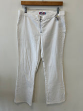 Load image into Gallery viewer, Urban Outfitters ( U ) Pants Size 7/8 (29)
