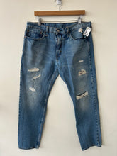 Load image into Gallery viewer, Levi Denim Size 36
