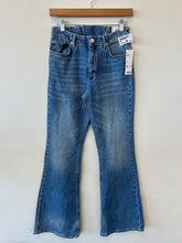 Load image into Gallery viewer, Bdg Denim Size 3/4 (27)
